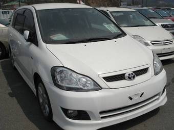 2003 Toyota Ipsum Pictures