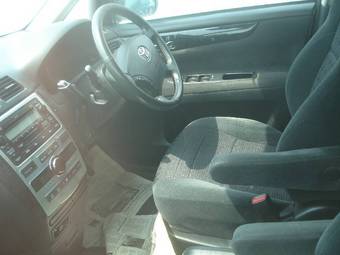 2003 Toyota Ipsum Photos