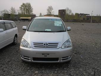 2003 Toyota Ipsum Photos