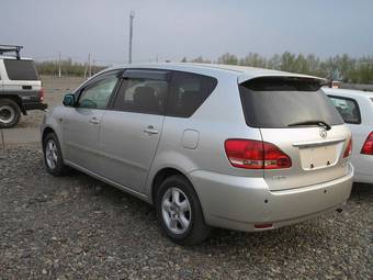 2003 Toyota Ipsum Pictures