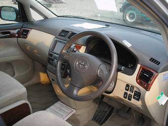 2003 Toyota Ipsum Photos