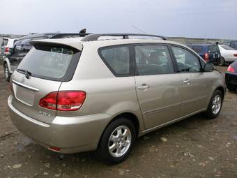 2003 Toyota Ipsum Pictures