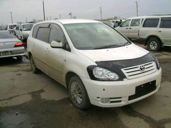 2003 Toyota Ipsum Pictures
