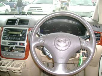 2003 Toyota Ipsum Pictures