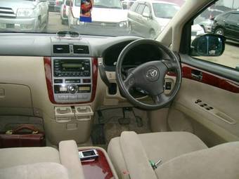 2003 Toyota Ipsum Pictures