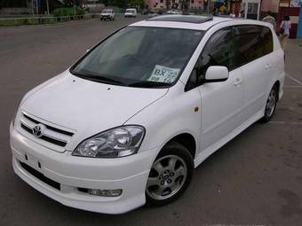 2003 Toyota Ipsum Photos