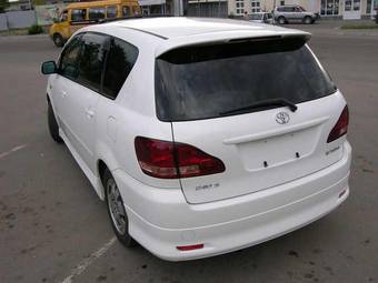 2003 Toyota Ipsum Photos