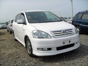 2003 Toyota Ipsum Photos