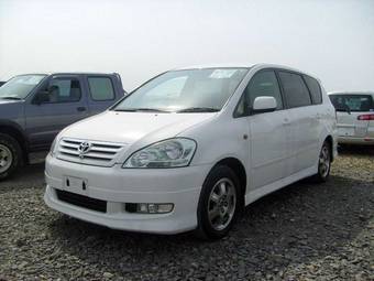 2003 Toyota Ipsum Pictures