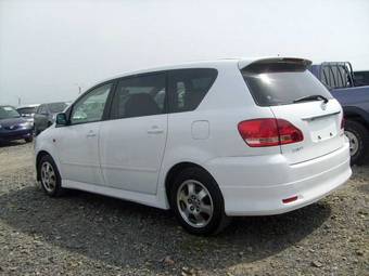 2003 Toyota Ipsum Photos