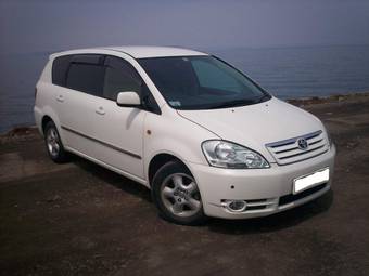 2003 Toyota Ipsum Pictures