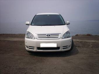 2003 Toyota Ipsum Photos