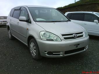 2003 Toyota Ipsum Photos