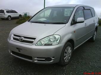 2003 Toyota Ipsum Pictures