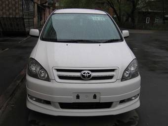 2003 Toyota Ipsum Photos