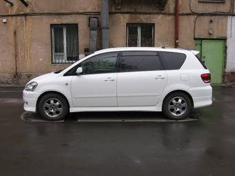 2003 Toyota Ipsum Photos