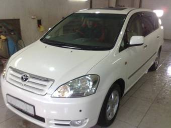 2003 Toyota Ipsum Photos