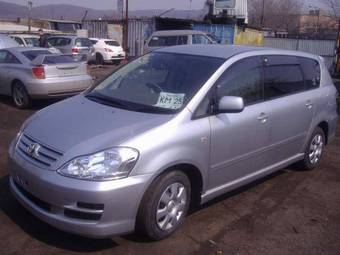 2003 Toyota Ipsum Pictures