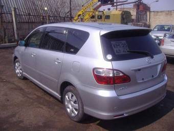 2003 Toyota Ipsum Pictures