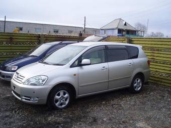 2003 Toyota Ipsum Pictures