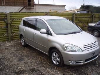 2003 Toyota Ipsum Photos