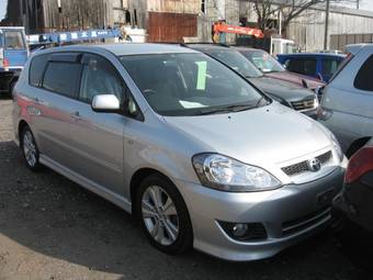2003 Toyota Ipsum Photos