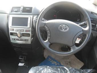 2003 Toyota Ipsum Photos