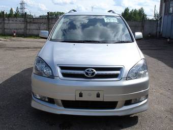 2003 Toyota Ipsum Photos