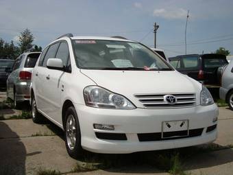 2003 Toyota Ipsum Pictures