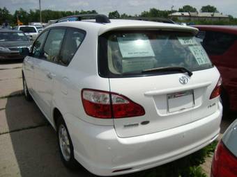 2003 Toyota Ipsum Wallpapers
