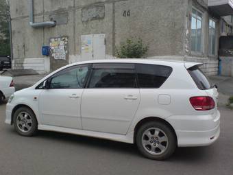 2003 Toyota Ipsum Images