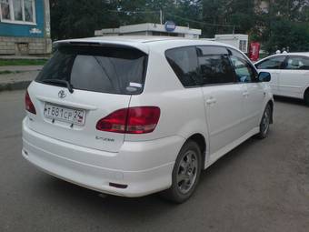 2003 Toyota Ipsum Pictures