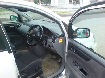 2003 Toyota Ipsum Pictures