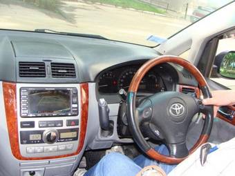 2003 Toyota Ipsum Pictures