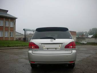 2003 Toyota Ipsum Photos