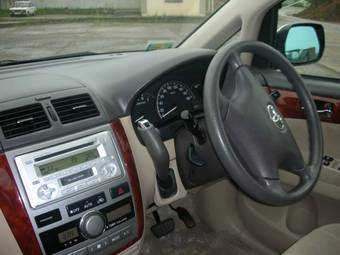 2003 Toyota Ipsum Photos