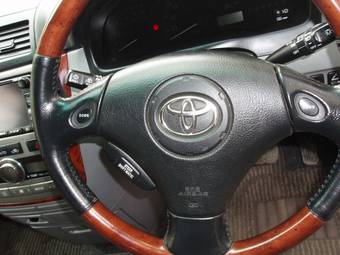 2003 Toyota Ipsum Pictures
