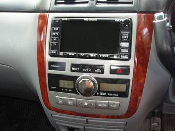 2003 Toyota Ipsum Photos