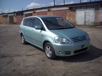 2003 Toyota Ipsum Pictures