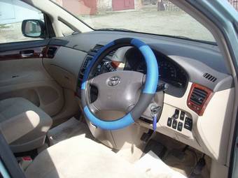 2003 Toyota Ipsum Pictures
