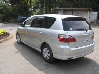 2003 Toyota Ipsum Pictures