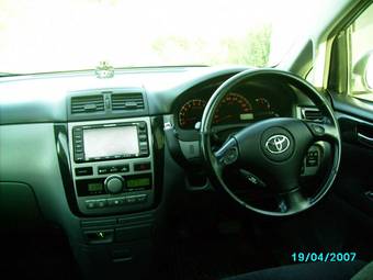 2003 Toyota Ipsum Images