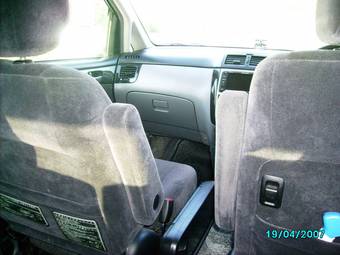 2003 Toyota Ipsum Pictures