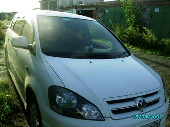 2003 Toyota Ipsum Pics