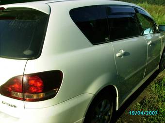 2003 Toyota Ipsum Pictures