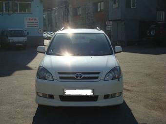 2003 Toyota Ipsum Photos