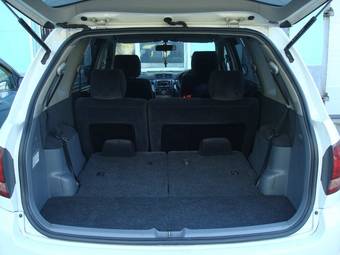 2003 Toyota Ipsum Pictures
