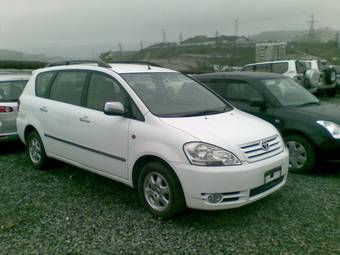2003 Toyota Ipsum Photos