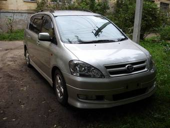 2003 Toyota Ipsum Photos