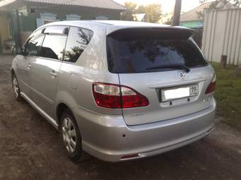 2003 Toyota Ipsum Photos